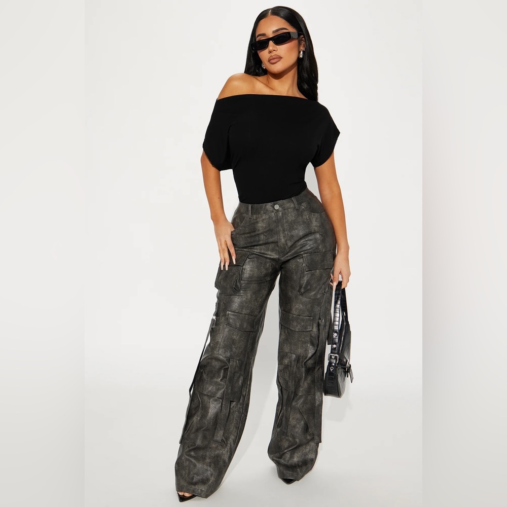 Fashion Nova Elegant Black Gathered Top off the shoulder New Size M